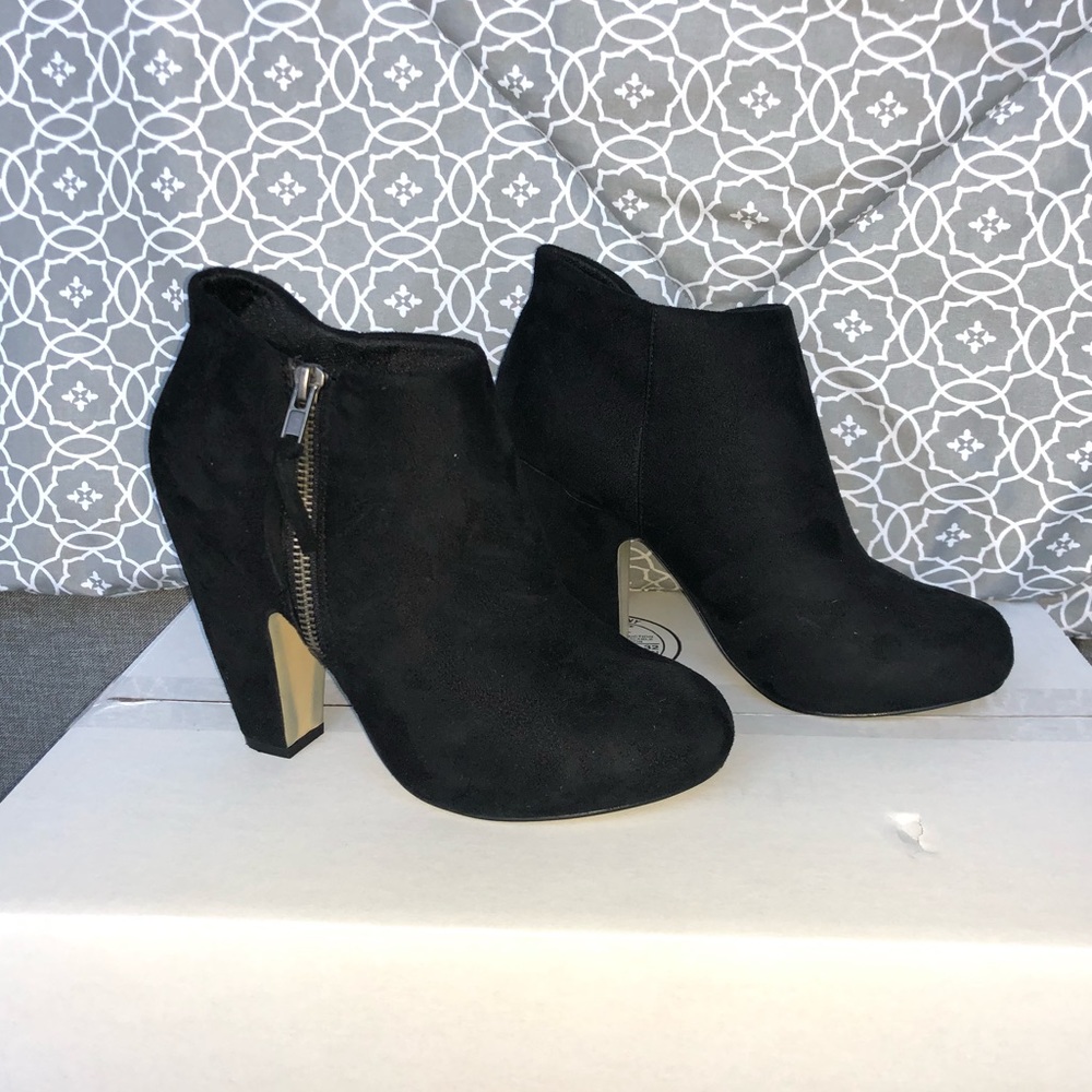 MADDEN GIRL size 8 black booties